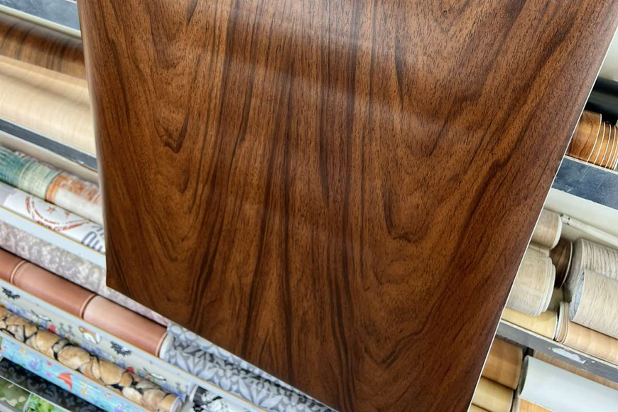 Самоклеюча плівка для меблів та дверей (0,675х15,00) GEKKOFIX 10885 Глибокий горіх 10885 фото