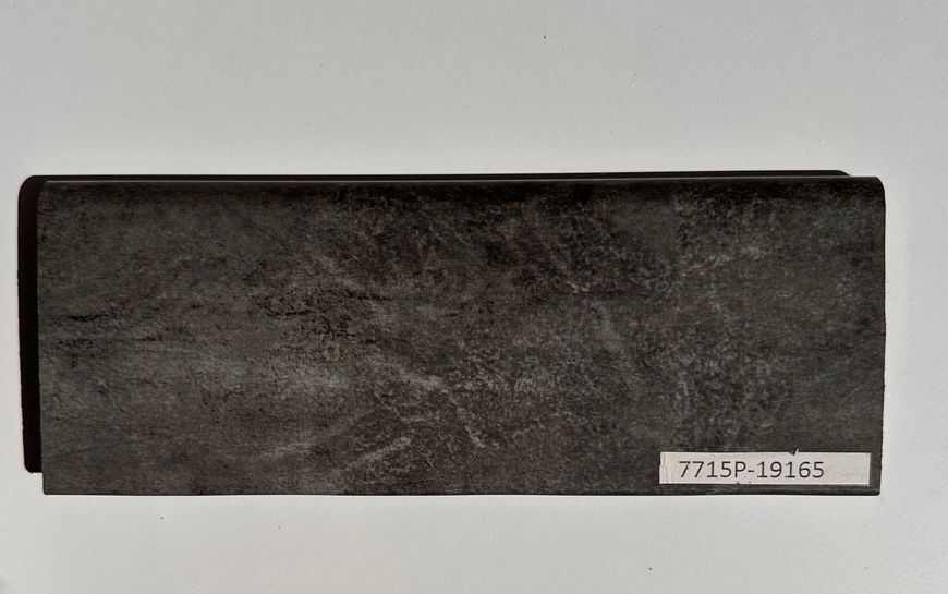 Дюрополімерний плінтус UMI &laquo;Темний бетон&raquo; 77&times;2500&times;15 мм, арт. UMI7715P-19165 UMI7715P-19165 фото